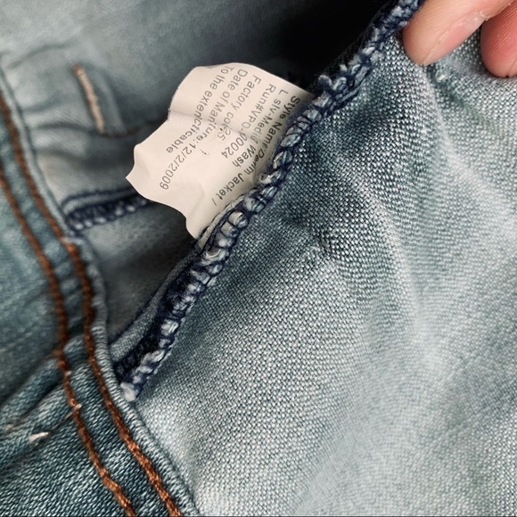Forever 21 Denim Jacket Size Medium - Picture 4 of 6